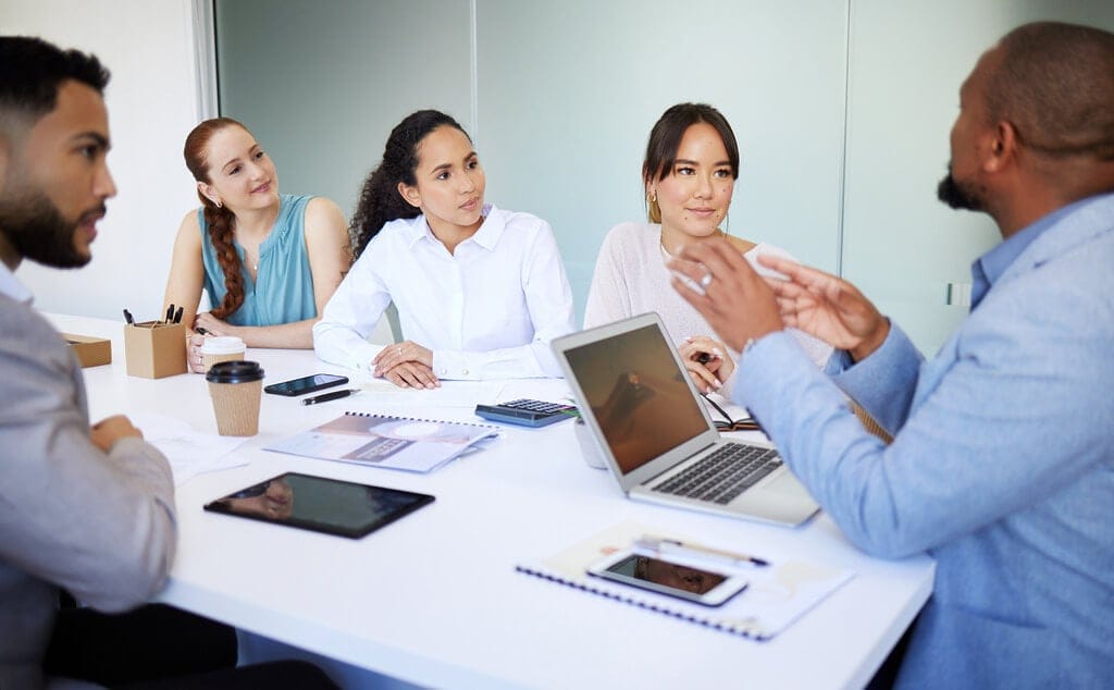 Tech leader fostering team collaboration through emotional intelligence