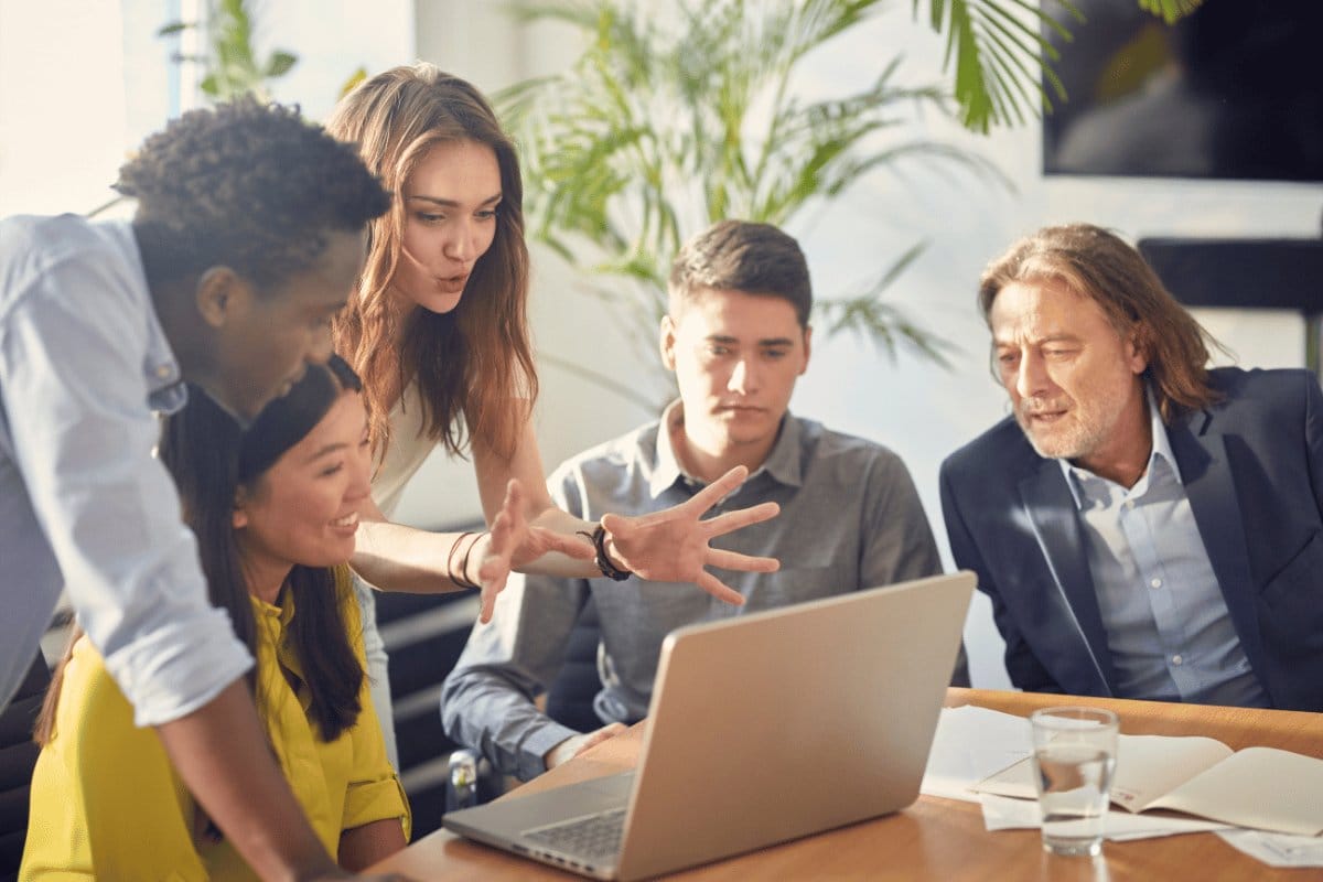 Developing Executive Presence in 7 Ways (with Tools and Tips)